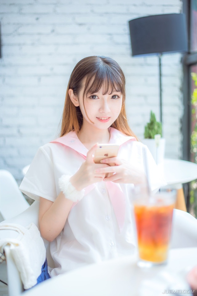 “回将军，看架势，人数不过三千，但却训练有素，十分厉害。”被放回来的斥候连忙躬身道。